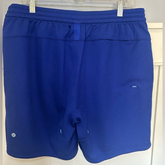 Mens Lululemon activewear shorts - Picture 8 of 8